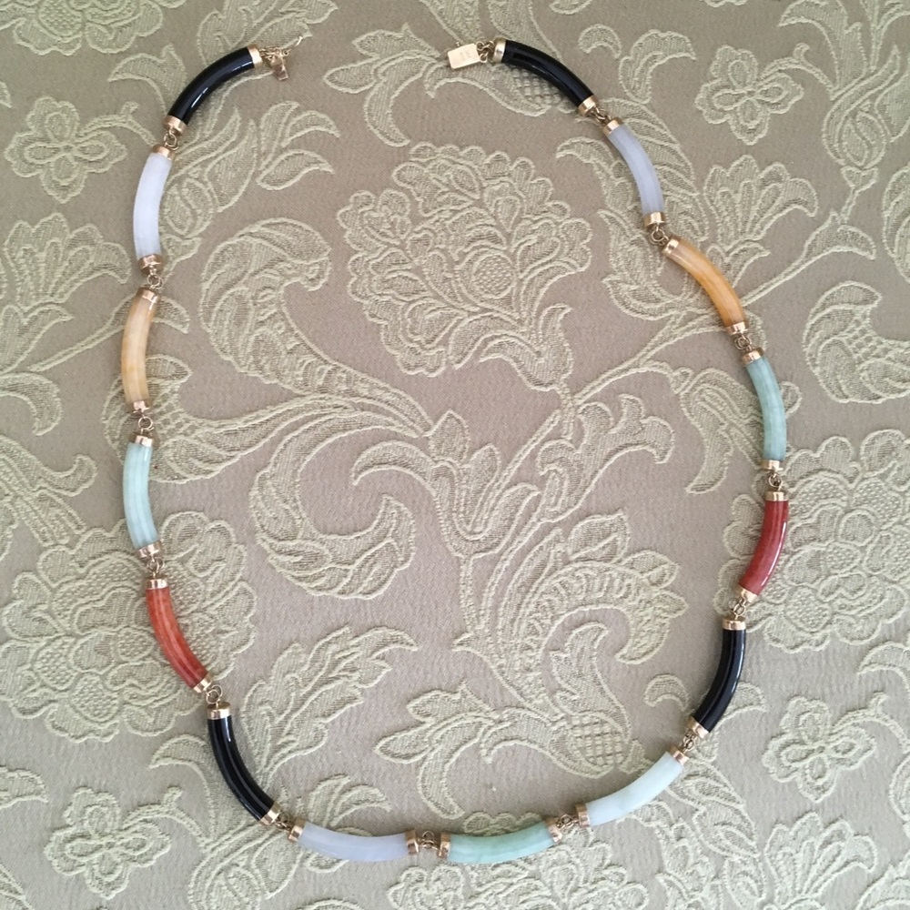 14k and Jade Necklace approx .65 oz